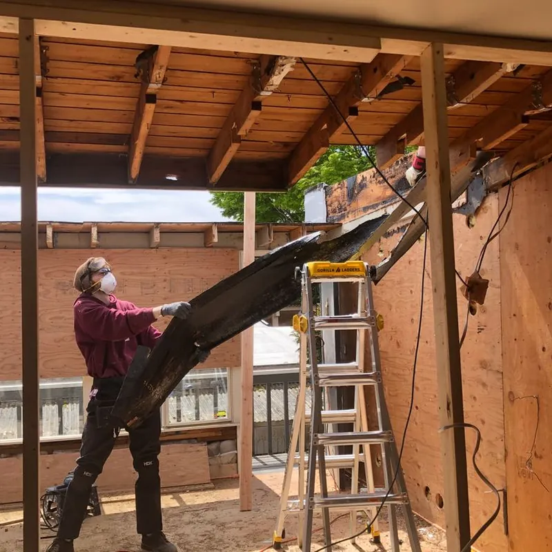 Profissional durante uma obra de remodelação